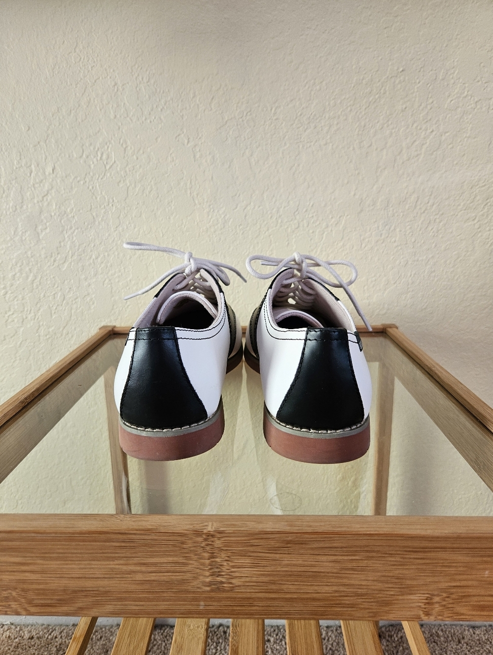 Eastland sadie Leather black and white oxford. Size 8 - Picture 3 of 8
